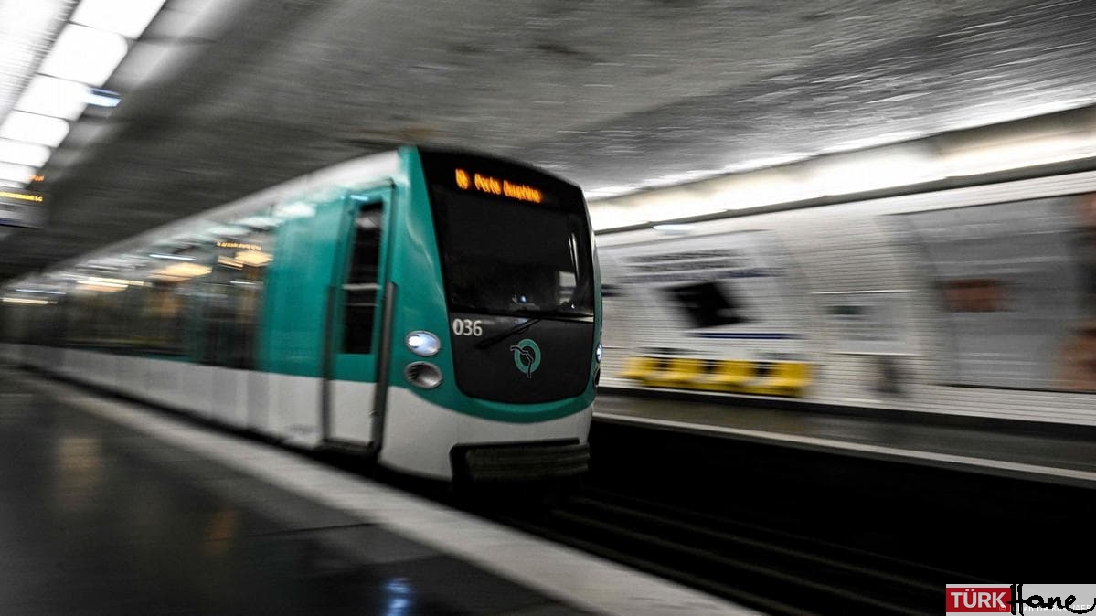 Paris metrosundaki bıçaklı saldırıda 3 kadın yaralandı