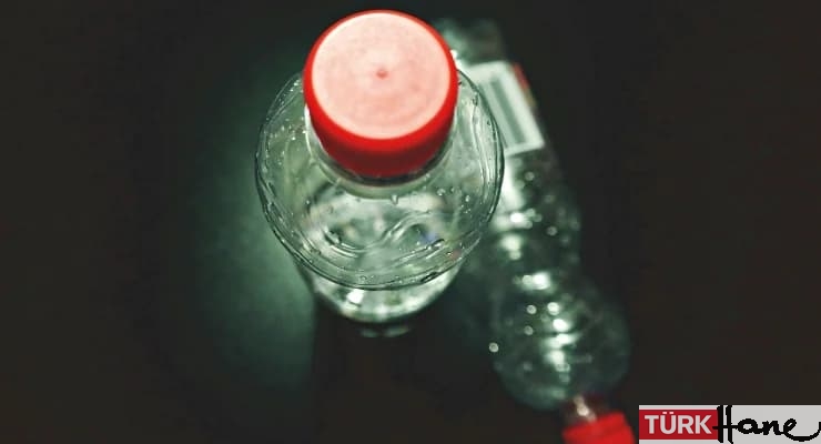 Araştırma: Her gün şişe su içenler 90 bin mikroplastik tüketiyor
