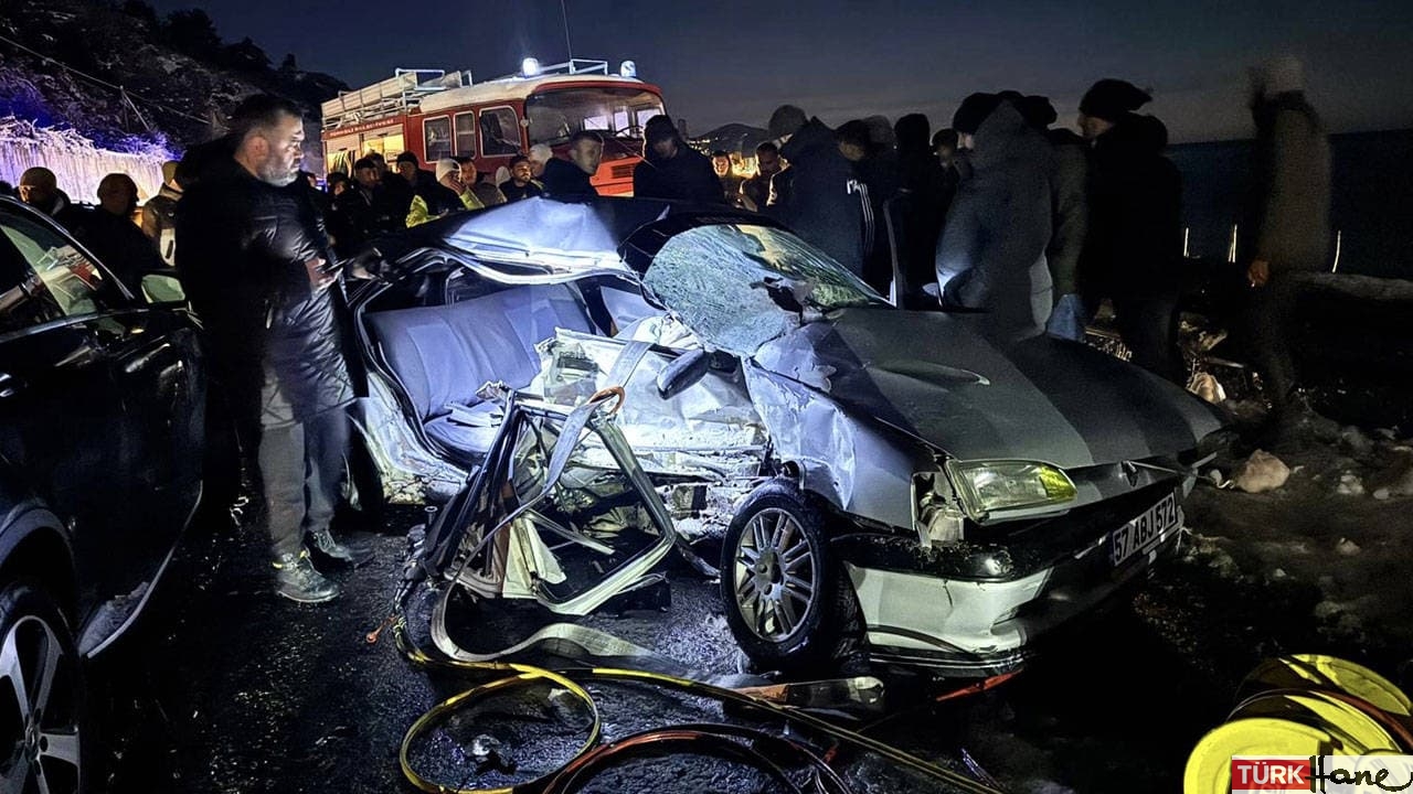 Sinop’ta otomobiller çarpıştı: 3 ölü, 3 yaralı