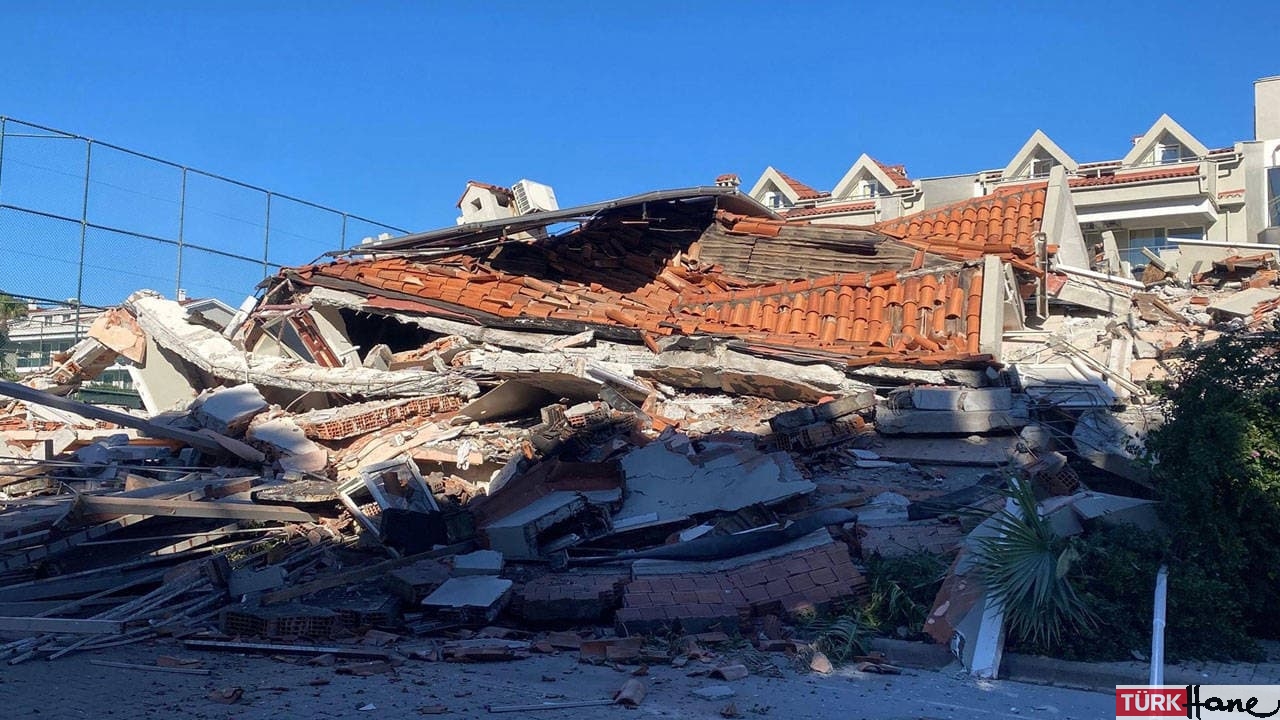 Marmaris’te tadilattaki 5 katlı otel çöktü