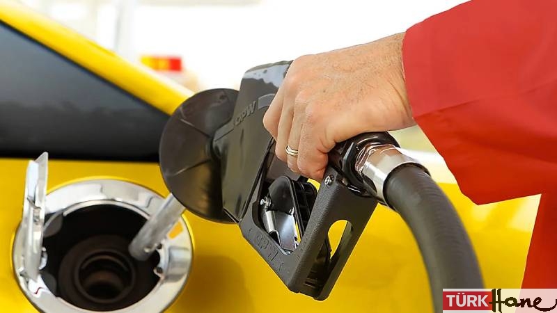 Gece yarısı tabela değişti: Akaryakıta bir zam daha geldi