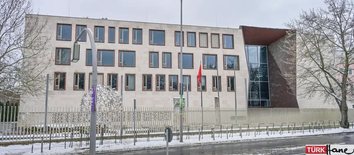 Berlin’de Türkiye Büyükelçiliğine boyalı saldırı