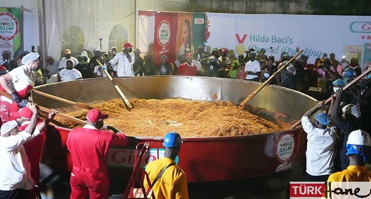 Şef Hilda Baci 8,8 ton pilav servisiyle Guinness rekoru kırdı