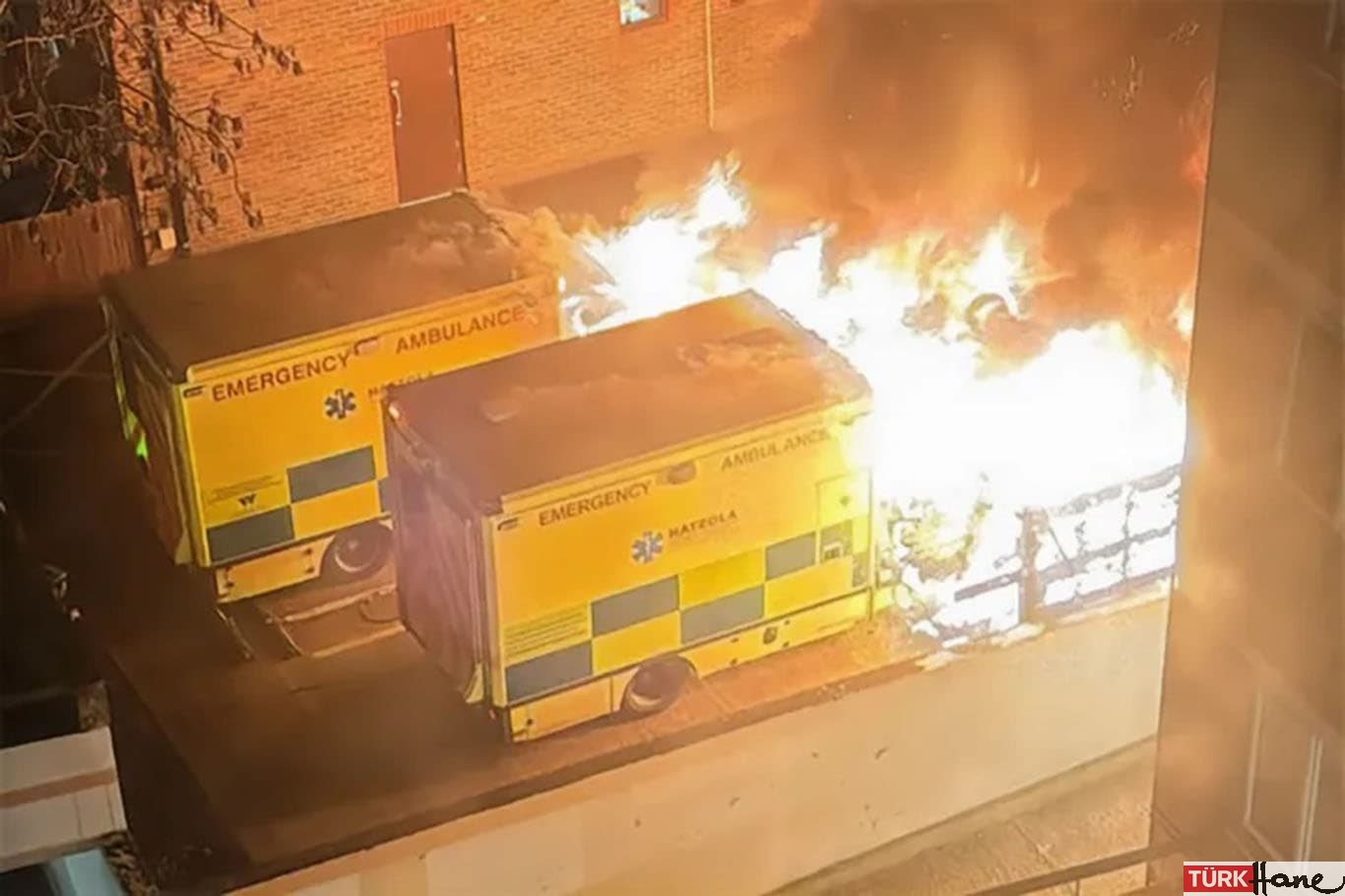 Londra’da Yahudi mahallesinde ambulanslar ateşe verildi