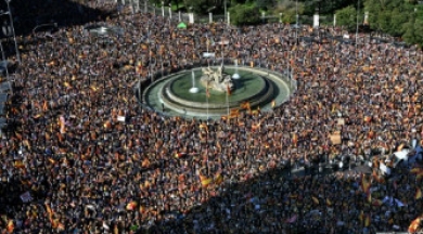 Onbinlerce kişi 'Başbakan İstifa' sloganları ile sokaklara indi