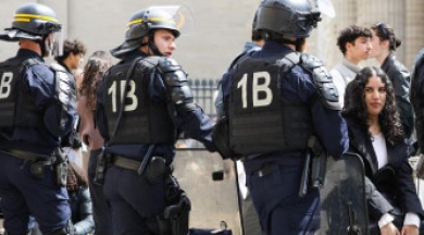 Polis Sorbonne Üniversitesi'ne girdi, Gazze protestocularına müdahale etti